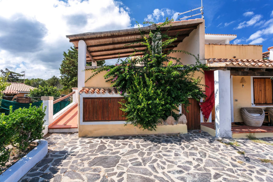 Agenzia Immobiliare vendite e affitti case appartamenti ville casali stazzi Costa Smeralda, Arzachena, Palau, Cannigione, la Conia, Baja Sardinia, Porto Cervo, Porto Sole, Abbiadori, Costa Smeralda e Porto Rotondo.