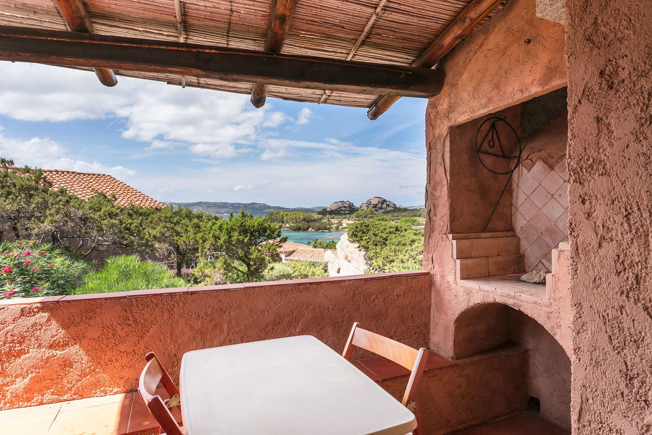 Agenzia Immobiliare vendite e affitti case appartamenti ville casali stazzi Costa Smeralda, Arzachena, Palau, Cannigione, la Conia, Baja Sardinia, Porto Cervo, Porto Sole, Abbiadori, Costa Smeralda e Porto Rotondo.