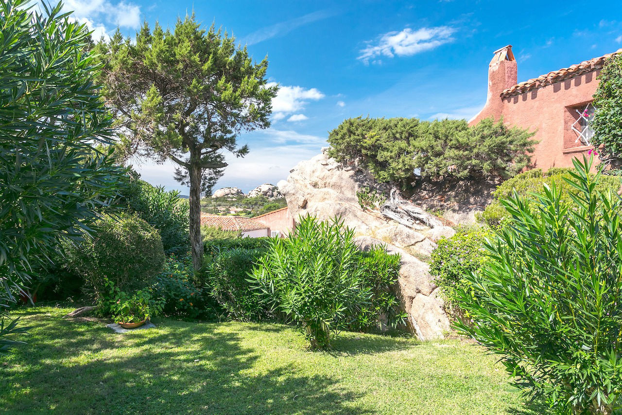 Agenzia Immobiliare vendite e affitti case appartamenti ville casali stazzi Costa Smeralda, Arzachena, Palau, Cannigione, la Conia, Baja Sardinia, Porto Cervo, Porto Sole, Abbiadori, Costa Smeralda e Porto Rotondo.