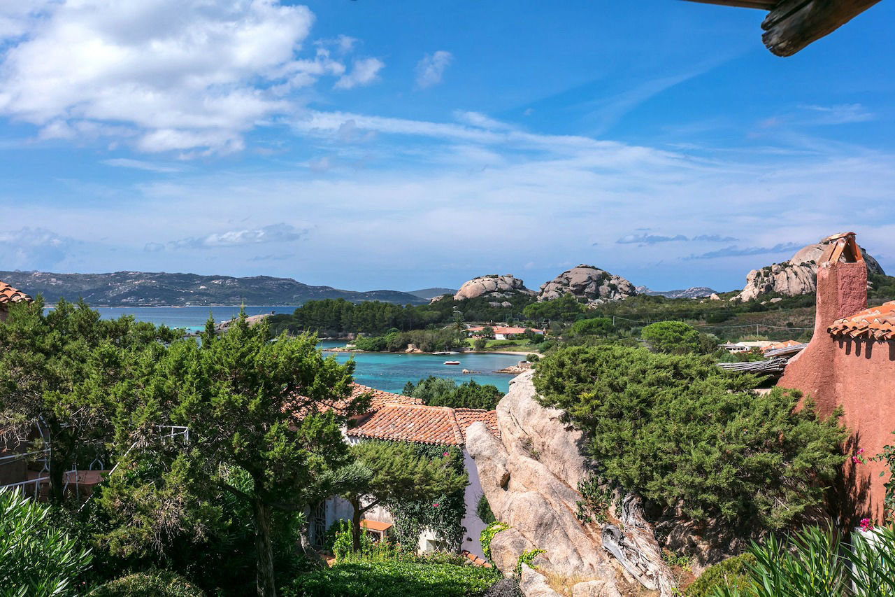 Agenzia Immobiliare vendite e affitti case appartamenti ville casali stazzi Costa Smeralda, Arzachena, Palau, Cannigione, la Conia, Baja Sardinia, Porto Cervo, Porto Sole, Abbiadori, Costa Smeralda e Porto Rotondo.