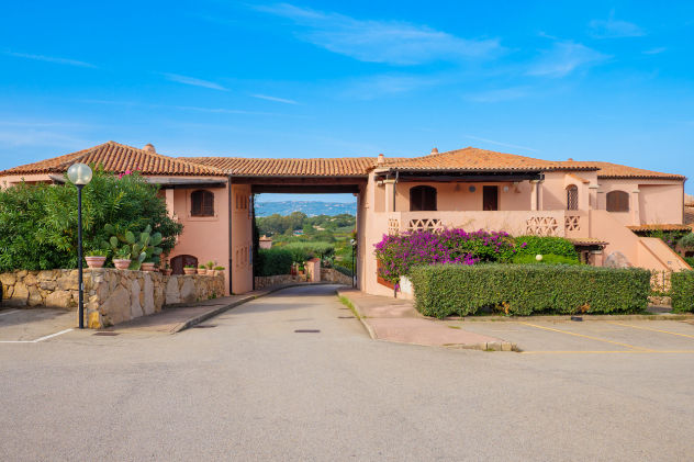 Agenzia Immobiliare vendite e affitti case appartamenti ville casali stazzi Costa Smeralda, Arzachena, Palau, Cannigione, la Conia, Baja Sardinia, Porto Cervo, Porto Sole, Abbiadori, Costa Smeralda e Porto Rotondo.
