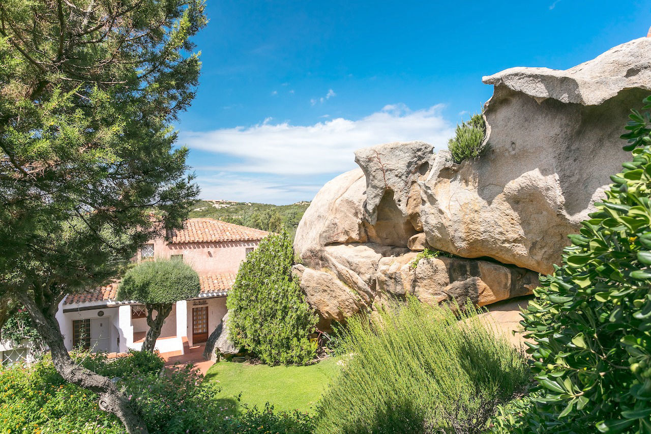 Agenzia Immobiliare vendite e affitti case appartamenti ville casali stazzi Costa Smeralda, Arzachena, Palau, Cannigione, la Conia, Baja Sardinia, Porto Cervo, Porto Sole, Abbiadori, Costa Smeralda e Porto Rotondo.