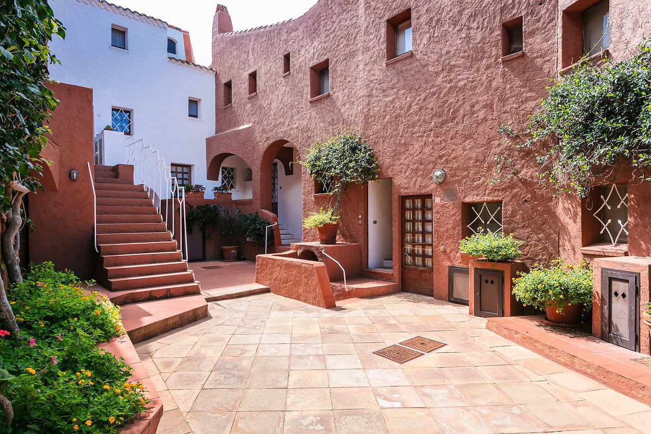 Agenzia Immobiliare vendite e affitti case appartamenti ville casali stazzi Costa Smeralda, Arzachena, Palau, Cannigione, la Conia, Baja Sardinia, Porto Cervo, Porto Sole, Abbiadori, Costa Smeralda e Porto Rotondo.