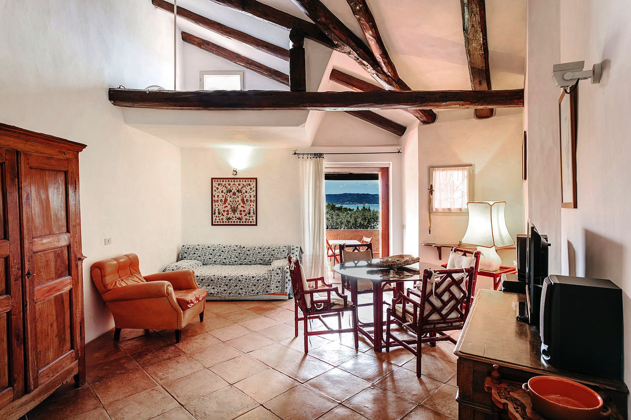 Agenzia Immobiliare vendite e affitti case appartamenti ville casali stazzi Costa Smeralda, Arzachena, Palau, Cannigione, la Conia, Baja Sardinia, Porto Cervo, Porto Sole, Abbiadori, Costa Smeralda e Porto Rotondo.