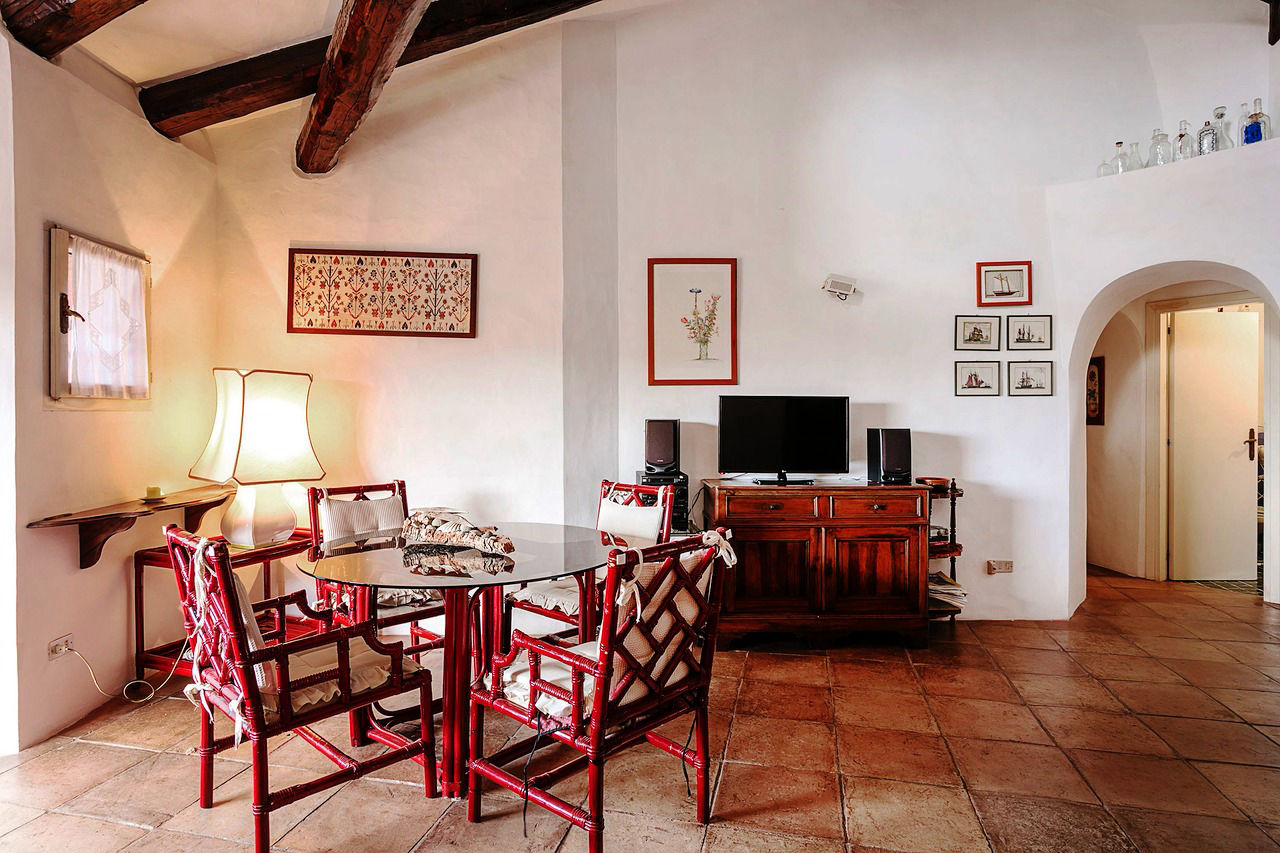 Agenzia Immobiliare vendite e affitti case appartamenti ville casali stazzi Costa Smeralda, Arzachena, Palau, Cannigione, la Conia, Baja Sardinia, Porto Cervo, Porto Sole, Abbiadori, Costa Smeralda e Porto Rotondo.