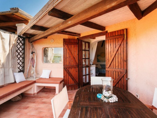 Agenzia Immobiliare vendite e affitti case appartamenti ville casali stazzi Costa Smeralda, Arzachena, Palau, Cannigione, la Conia, Baja Sardinia, Porto Cervo, Porto Sole, Abbiadori, Costa Smeralda e Porto Rotondo.