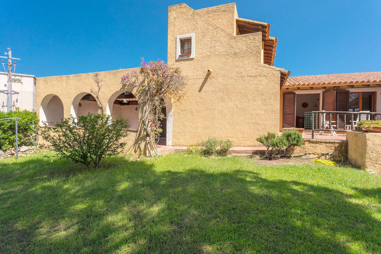 Agenzia Immobiliare vendite e affitti case appartamenti ville casali stazzi Costa Smeralda, Arzachena, Palau, Cannigione, la Conia, Baja Sardinia, Porto Cervo, Porto Sole, Abbiadori, Costa Smeralda e Porto Rotondo.