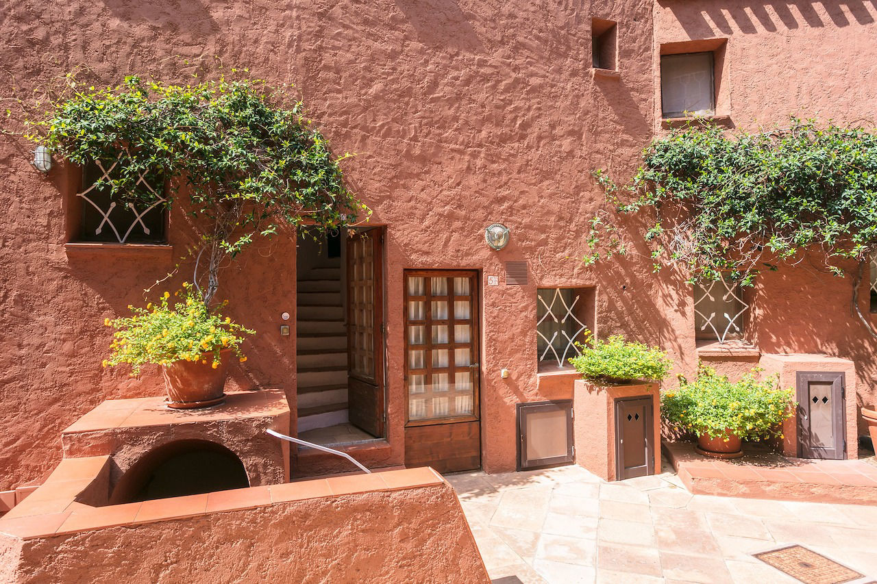 Agenzia Immobiliare vendite e affitti case appartamenti ville casali stazzi Costa Smeralda, Arzachena, Palau, Cannigione, la Conia, Baja Sardinia, Porto Cervo, Porto Sole, Abbiadori, Costa Smeralda e Porto Rotondo.