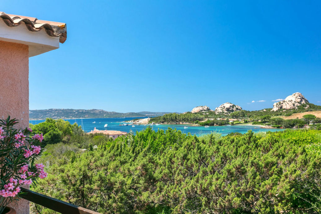 Agenzia Immobiliare vendite e affitti case appartamenti ville casali stazzi Costa Smeralda, Arzachena, Palau, Cannigione, la Conia, Baja Sardinia, Porto Cervo, Porto Sole, Abbiadori, Costa Smeralda e Porto Rotondo.