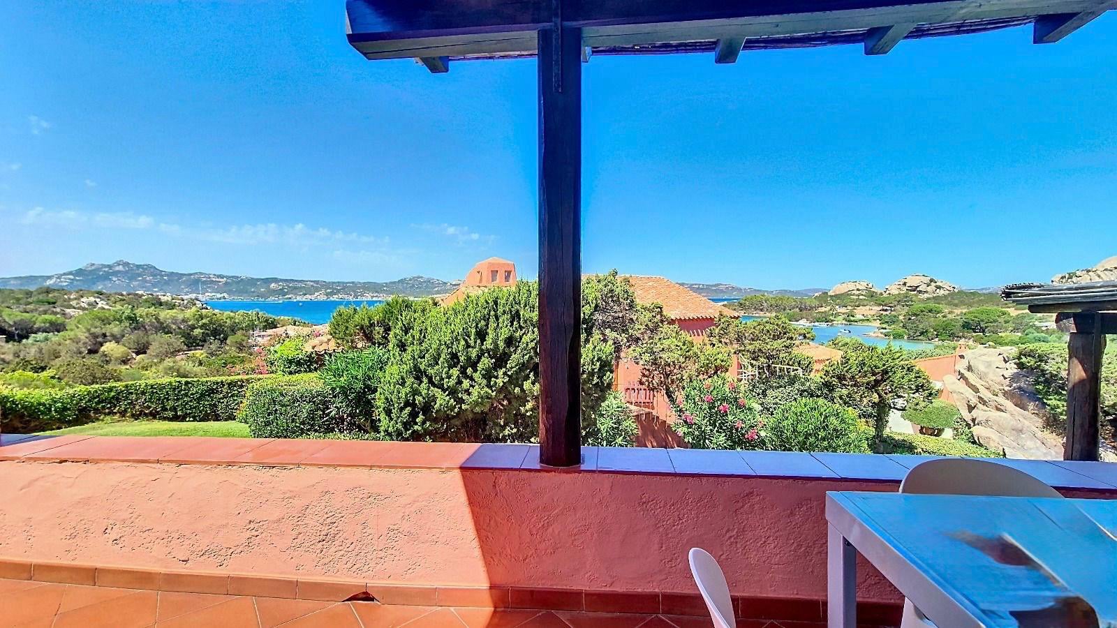 Agenzia Immobiliare vendite e affitti case appartamenti ville casali stazzi Costa Smeralda, Arzachena, Palau, Cannigione, la Conia, Baja Sardinia, Porto Cervo, Porto Sole, Abbiadori, Costa Smeralda e Porto Rotondo.