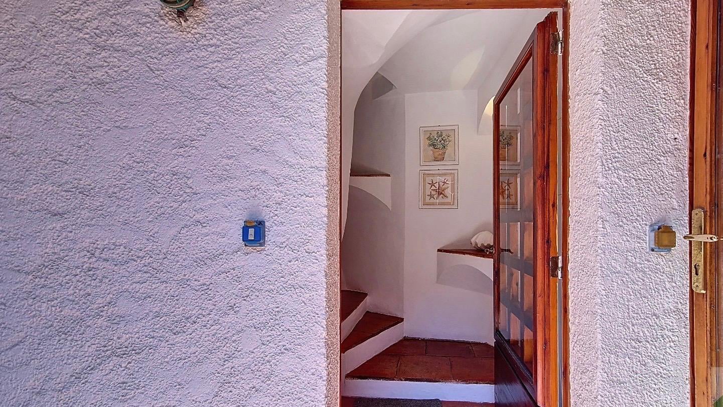 Agenzia Immobiliare vendite e affitti case appartamenti ville casali stazzi Costa Smeralda, Arzachena, Palau, Cannigione, la Conia, Baja Sardinia, Porto Cervo, Porto Sole, Abbiadori, Costa Smeralda e Porto Rotondo.