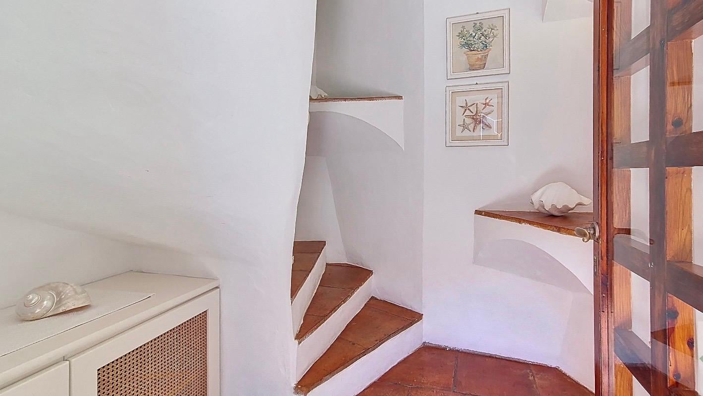 Agenzia Immobiliare vendite e affitti case appartamenti ville casali stazzi Costa Smeralda, Arzachena, Palau, Cannigione, la Conia, Baja Sardinia, Porto Cervo, Porto Sole, Abbiadori, Costa Smeralda e Porto Rotondo.