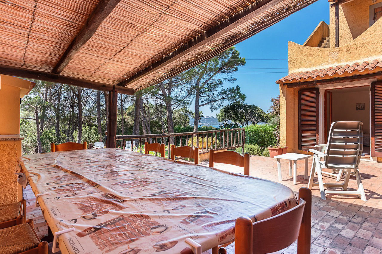 Agenzia Immobiliare vendite e affitti case appartamenti ville casali stazzi Costa Smeralda, Arzachena, Palau, Cannigione, la Conia, Baja Sardinia, Porto Cervo, Porto Sole, Abbiadori, Costa Smeralda e Porto Rotondo.